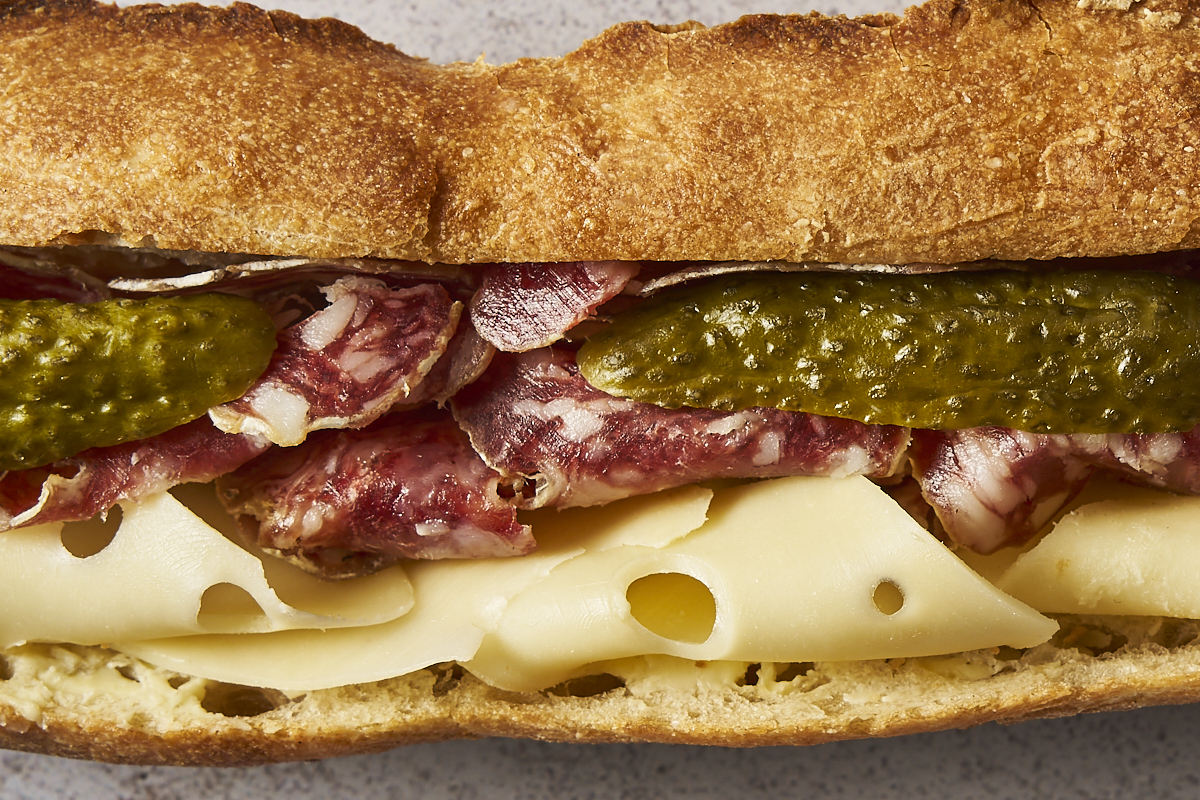 La Sauciflarde : Fromage au choix, saucisson de l'Aveyron, beurre demi-sel, cornichons